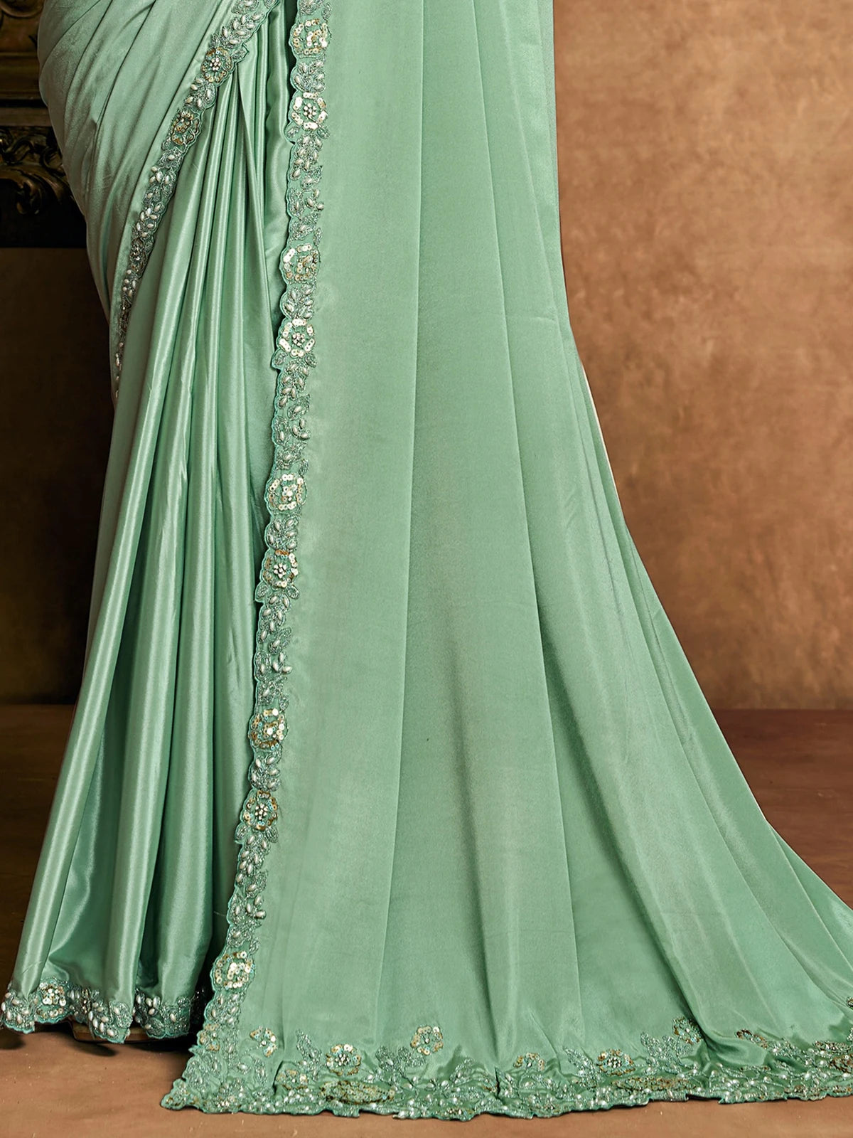 Tarani Durvanka green saree pallu view with embellished floral border and elegant drape