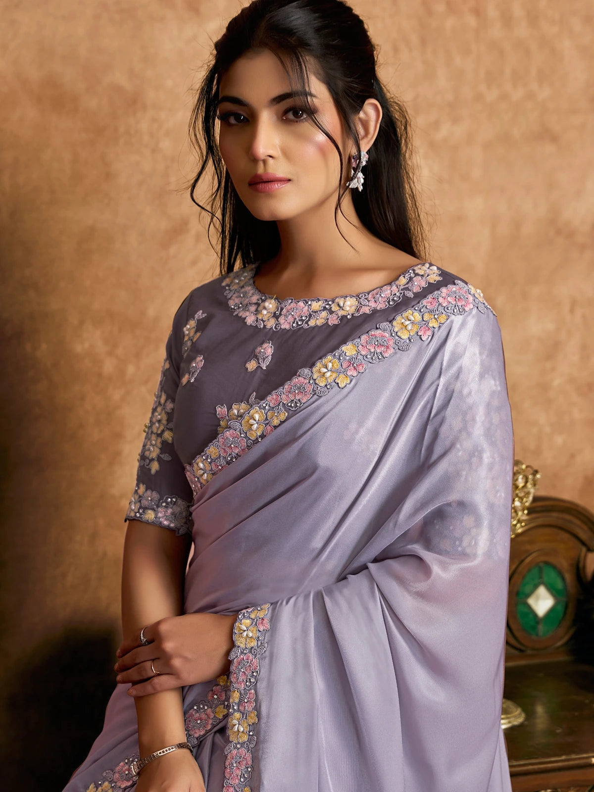 Tarani lavender saree upper body view with embroidered blouse and floral border
