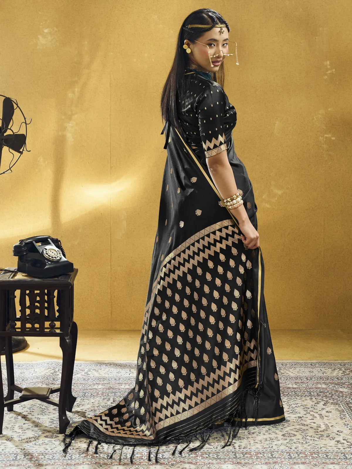 Tarani black Pure Satin Handloom Weaving saree back view showing woven pallu
