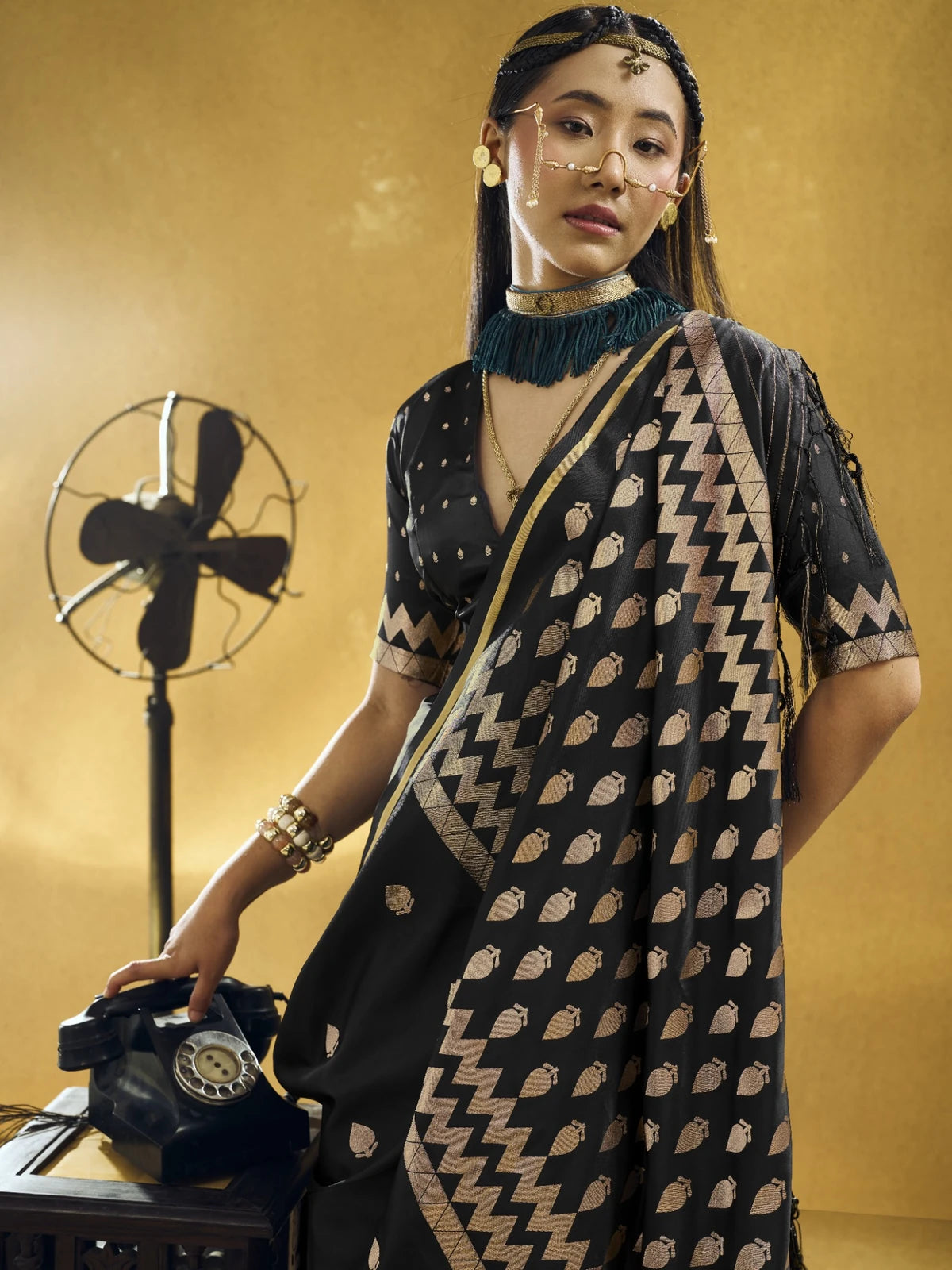 Tarani black Pure Satin Handloom Weaving saree pallu and border close detail