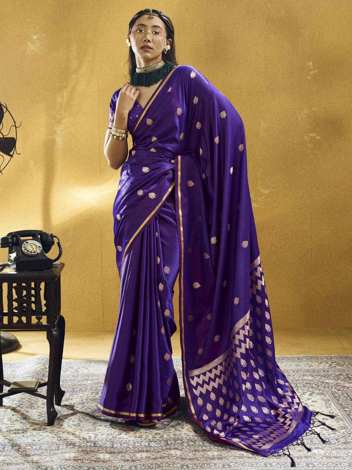 Tarani purple pure satin handloom weaving saree full view with woven border and blouse piece