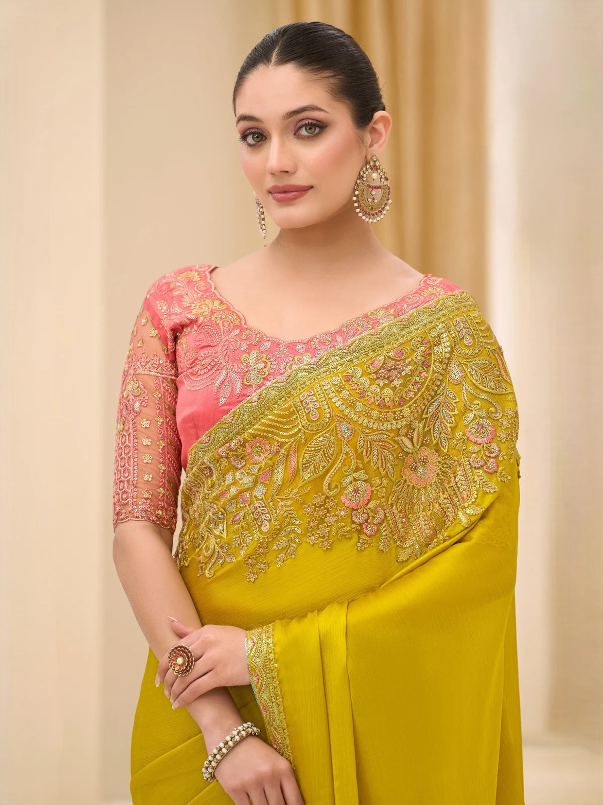 Tarani Ekanshi mustard satin chiffon saree pallu embroidery close view