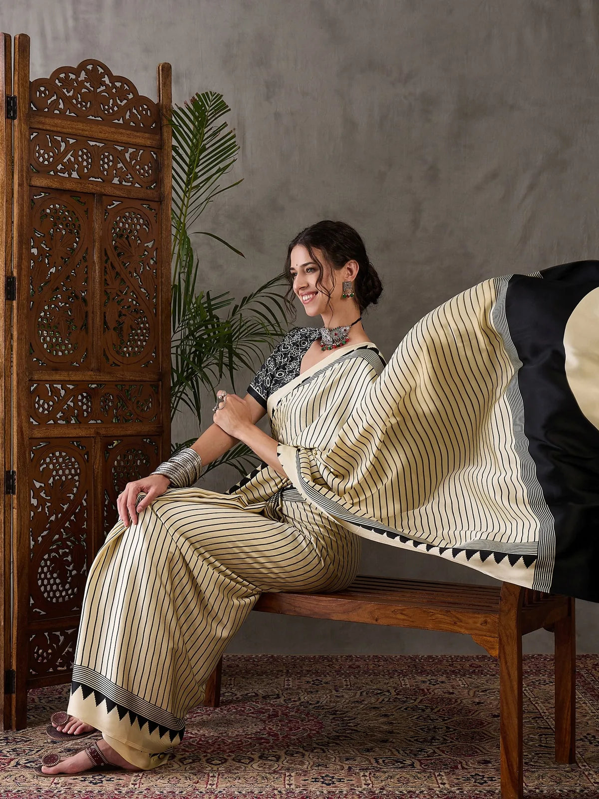 Tarani beige saree pallu view showcasing border and print