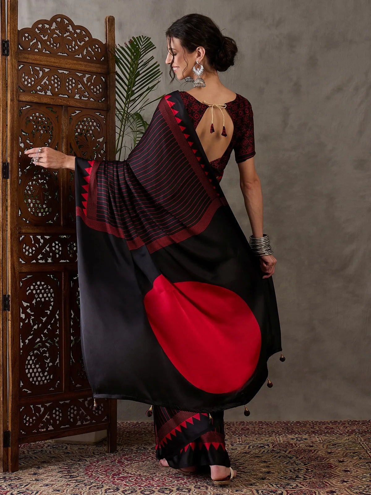 Tarani Rajvi back view semi modal satin saree showcasing pallu and blouse design
