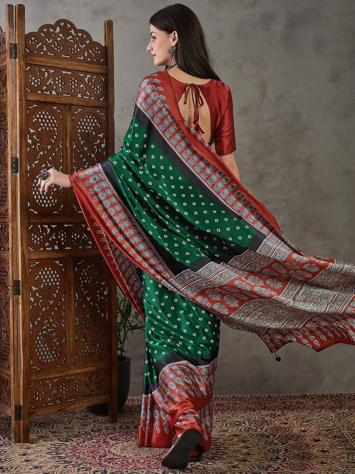 Tarani Apurva green saree back view with pallu styling