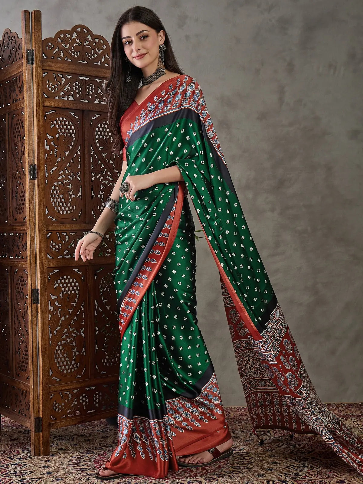 Tarani Apurva green printed saree side drape view