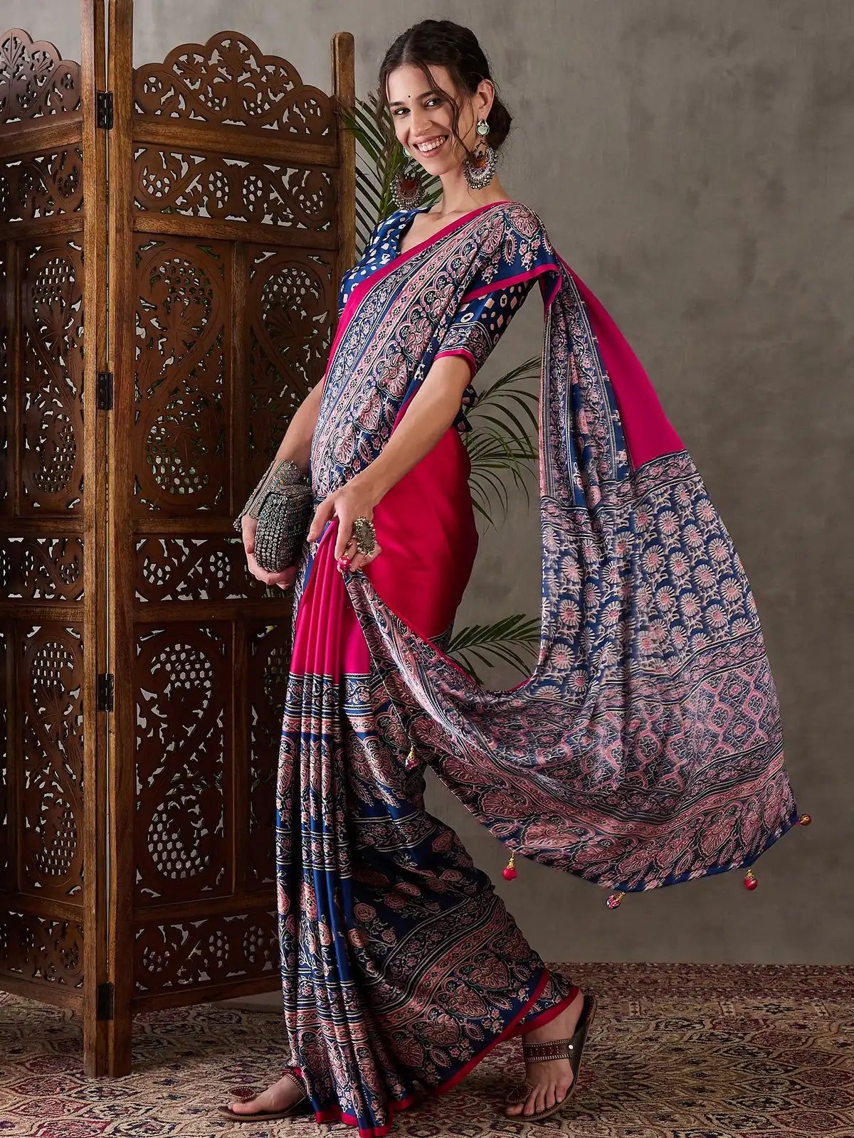 Tarani magenta printed saree side pose showcasing flowing pallu