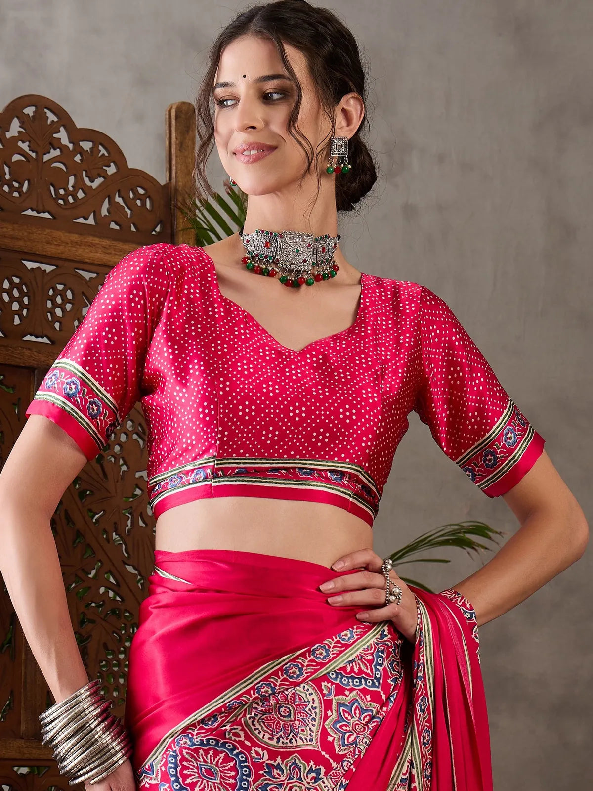 Tarani Aishvi upper body view of magenta semi modal satin saree and printed blouse