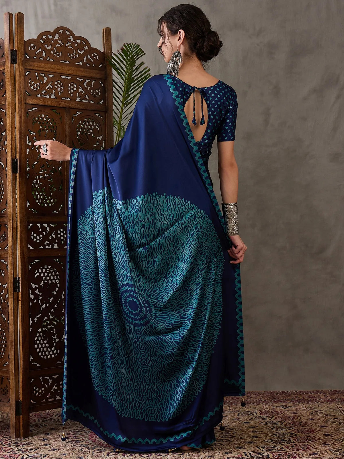 Tarani navy blue semi modal satin saree back view with printed pallu