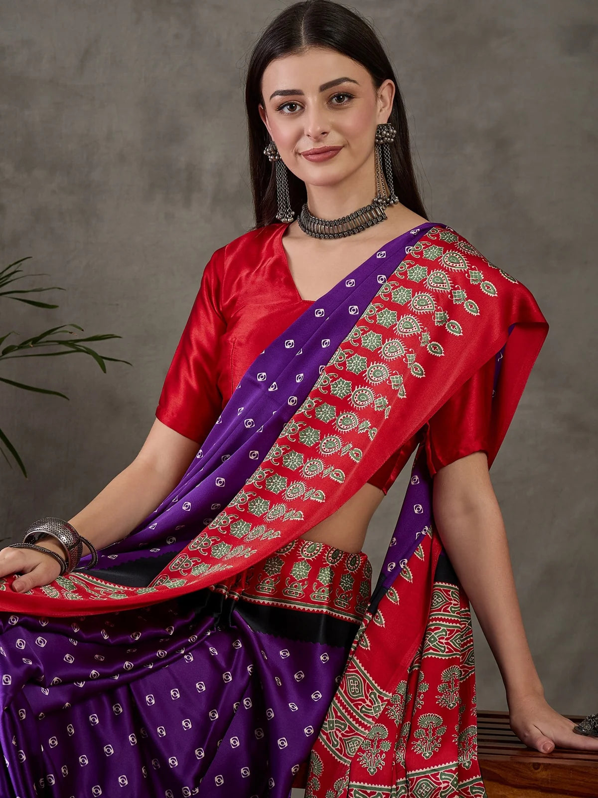 Tarani Pankaja semi modal satin saree border and drape closeup view