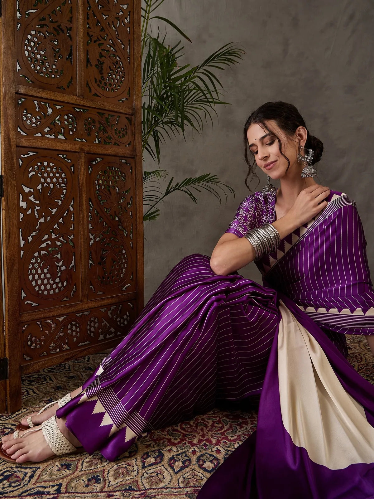 Tarani purple semi modal satin saree pallu view with contrast border detail