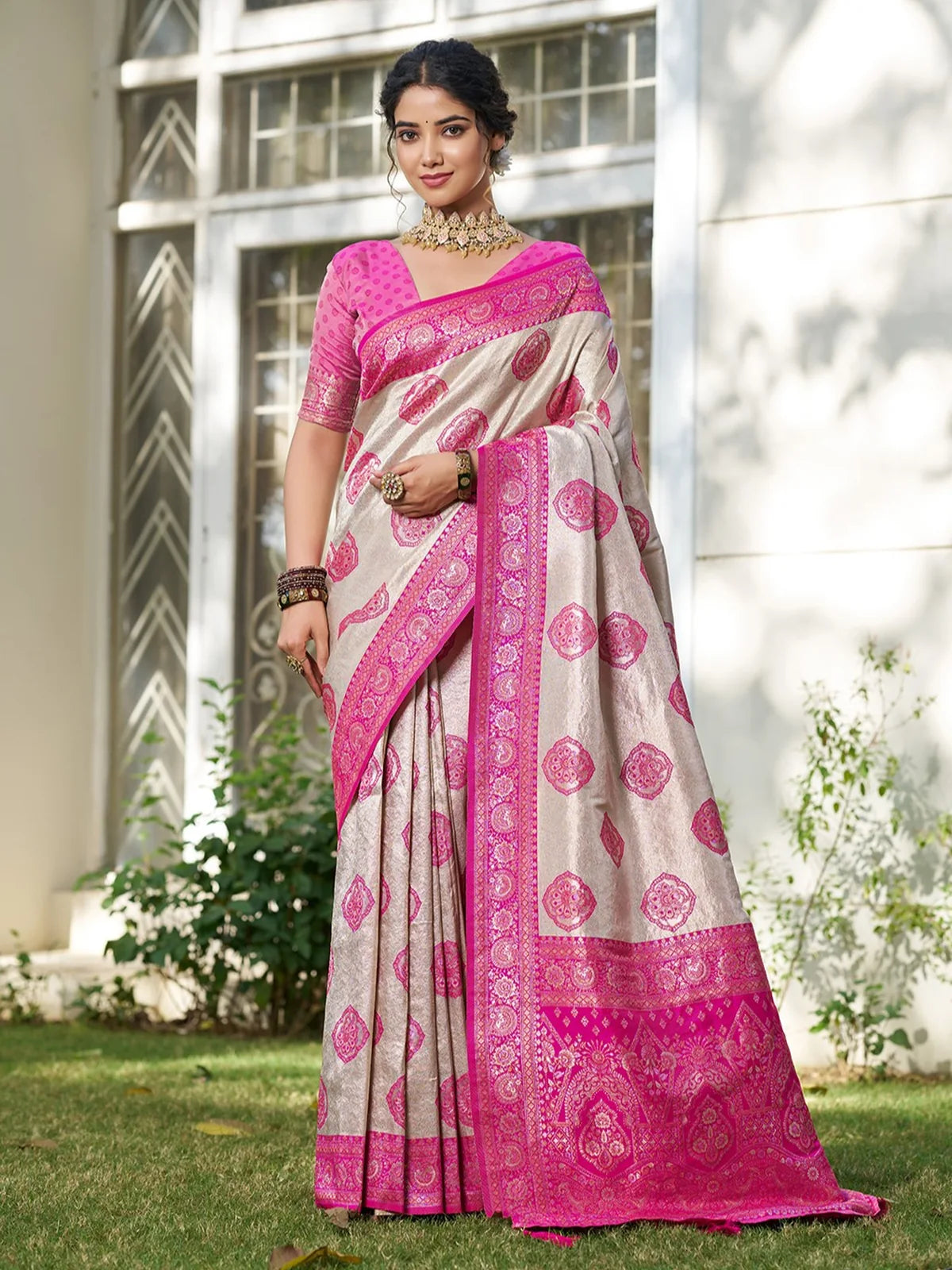 Tarani Saloniya pink silk blend saree full view with woven motifs and rich zari border for wedding and festive wear