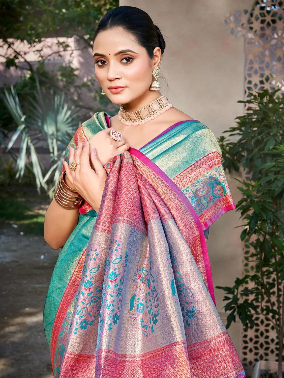 Tarani elegant aqua green kanjivaram silk saree upper body closeup highlighting blouse and jewellery