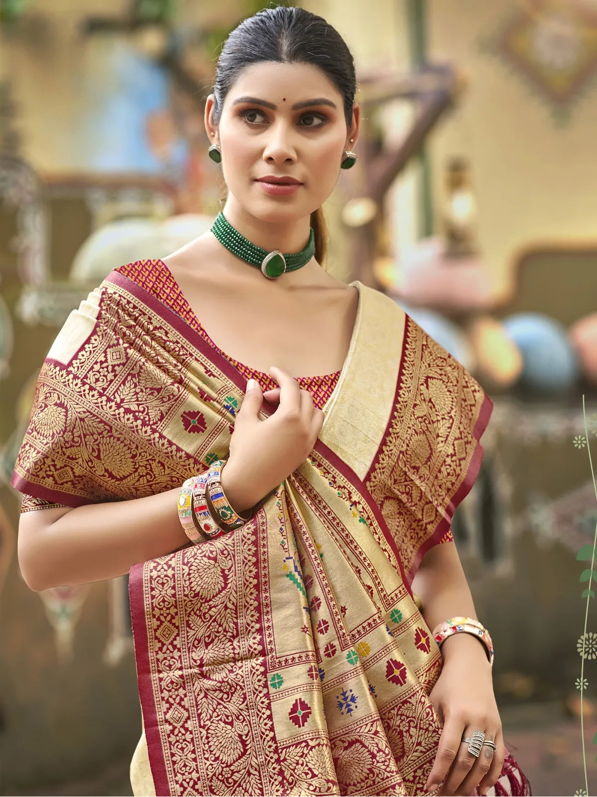 Tarani beige Kanjivaram silk saree upper body view showing blouse and pallu detail