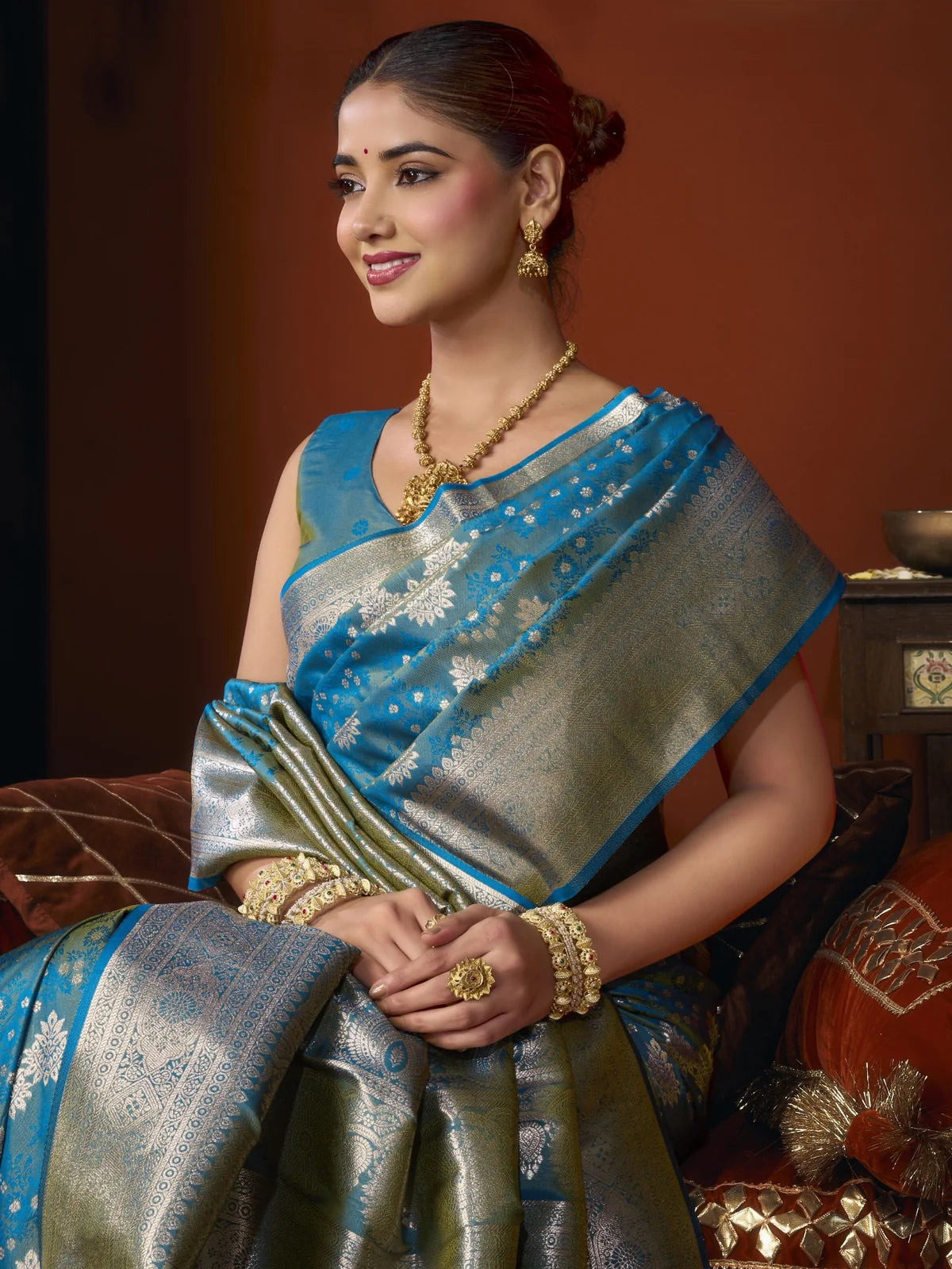 Tarani blue Premium Self Jacquard Soft Silk saree closeup view of zari weaving and border