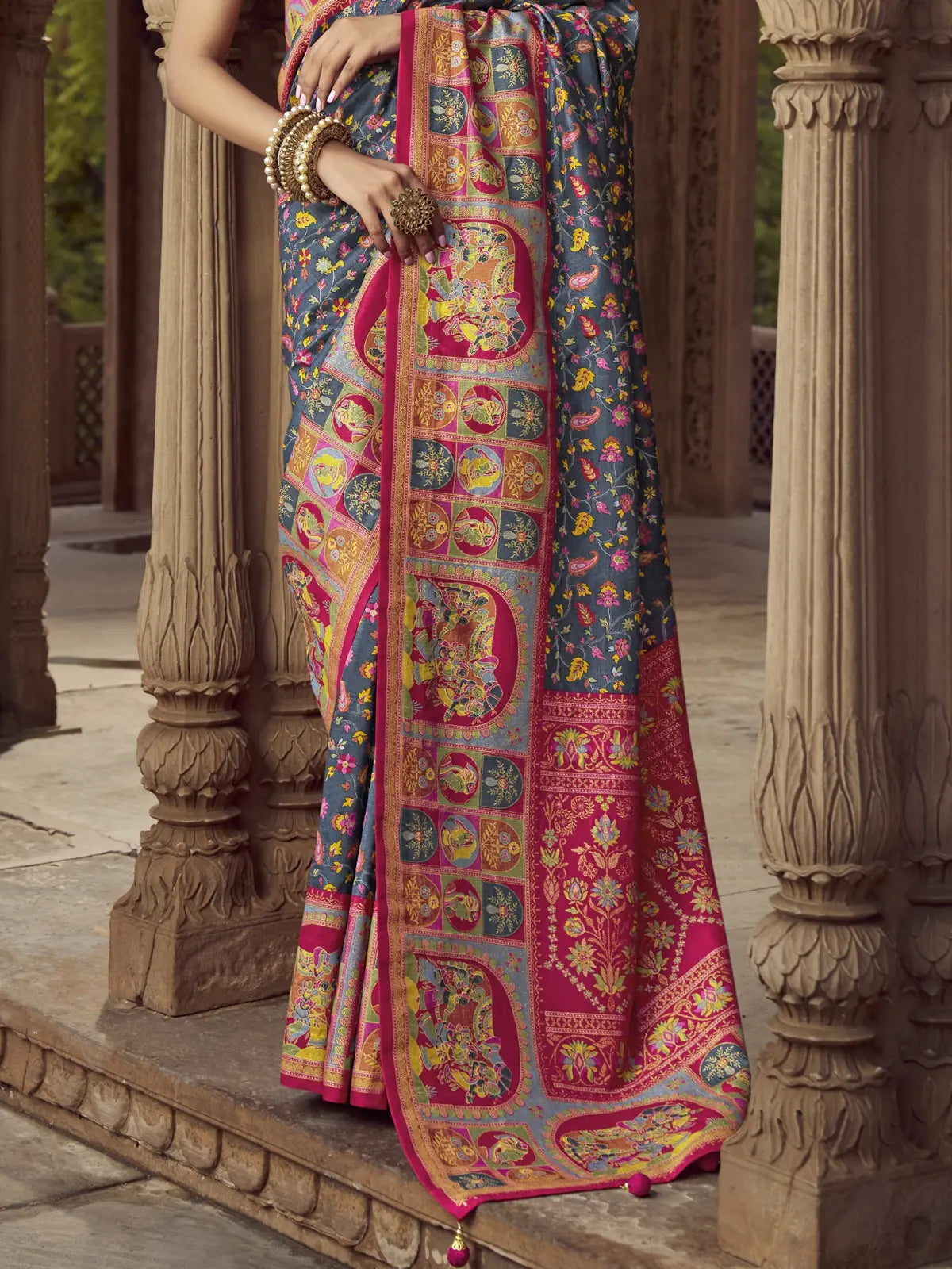 Tarani designer grey silk saree detailed pallu and border view