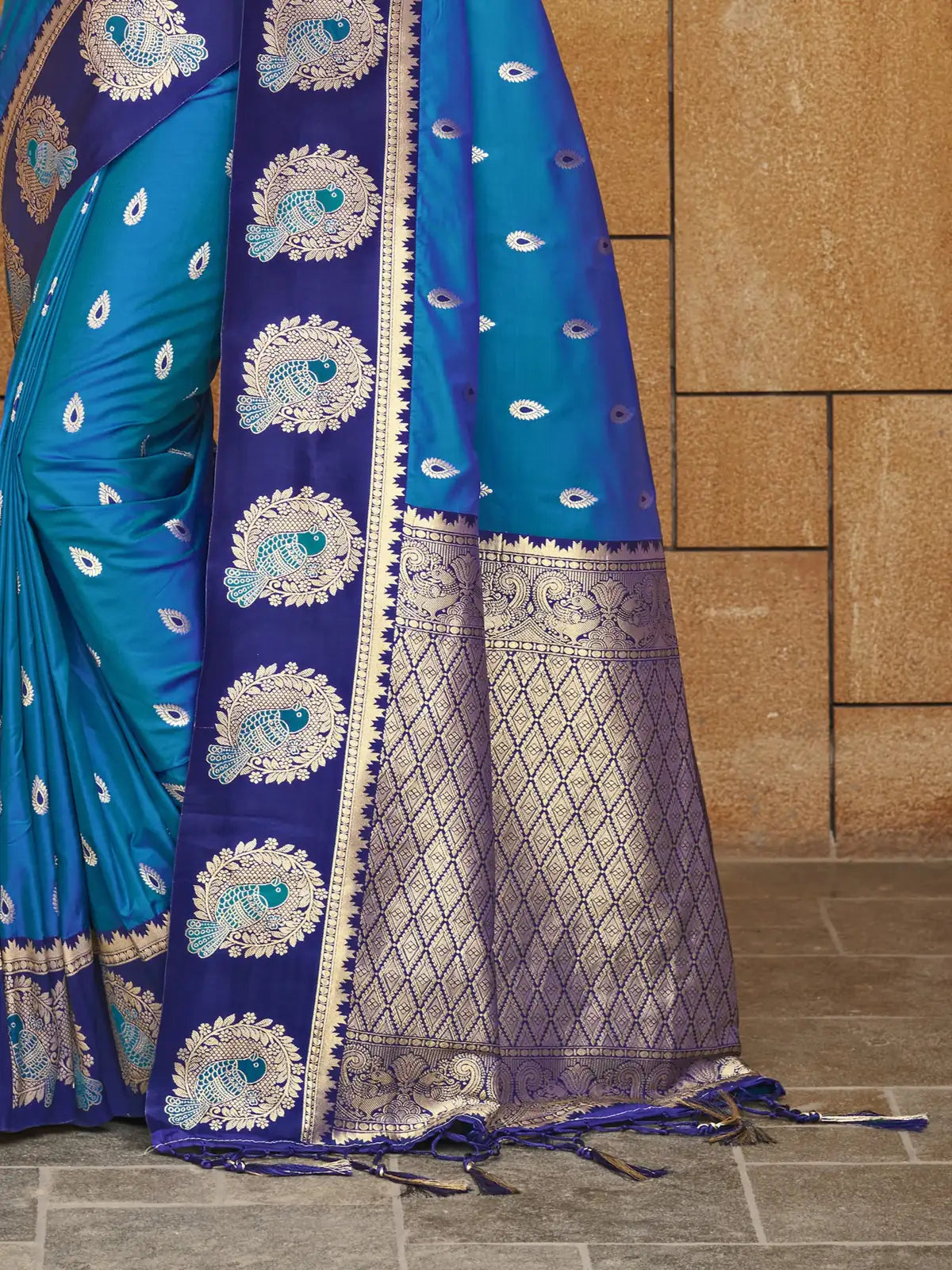Tarani contrast pallu and zari border close-up in blue silk saree with woven fish motif