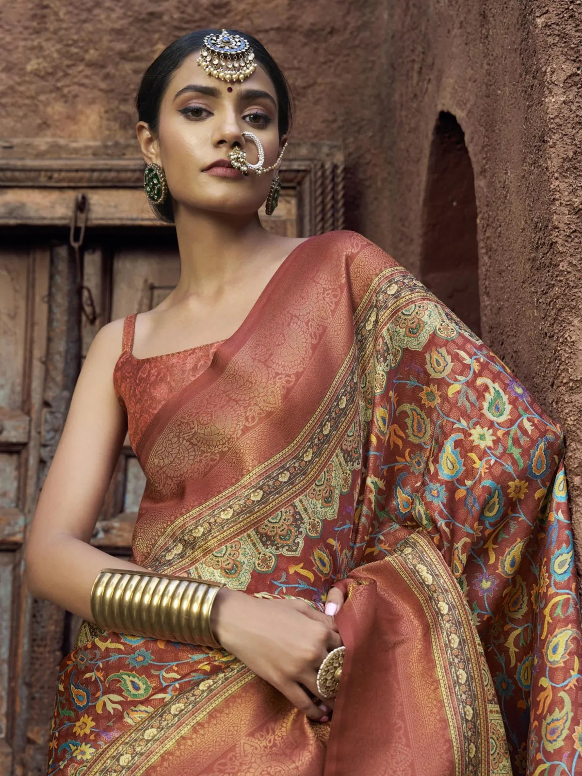 Tarani premium brown silk saree showing pallu detailing and gold border pattern