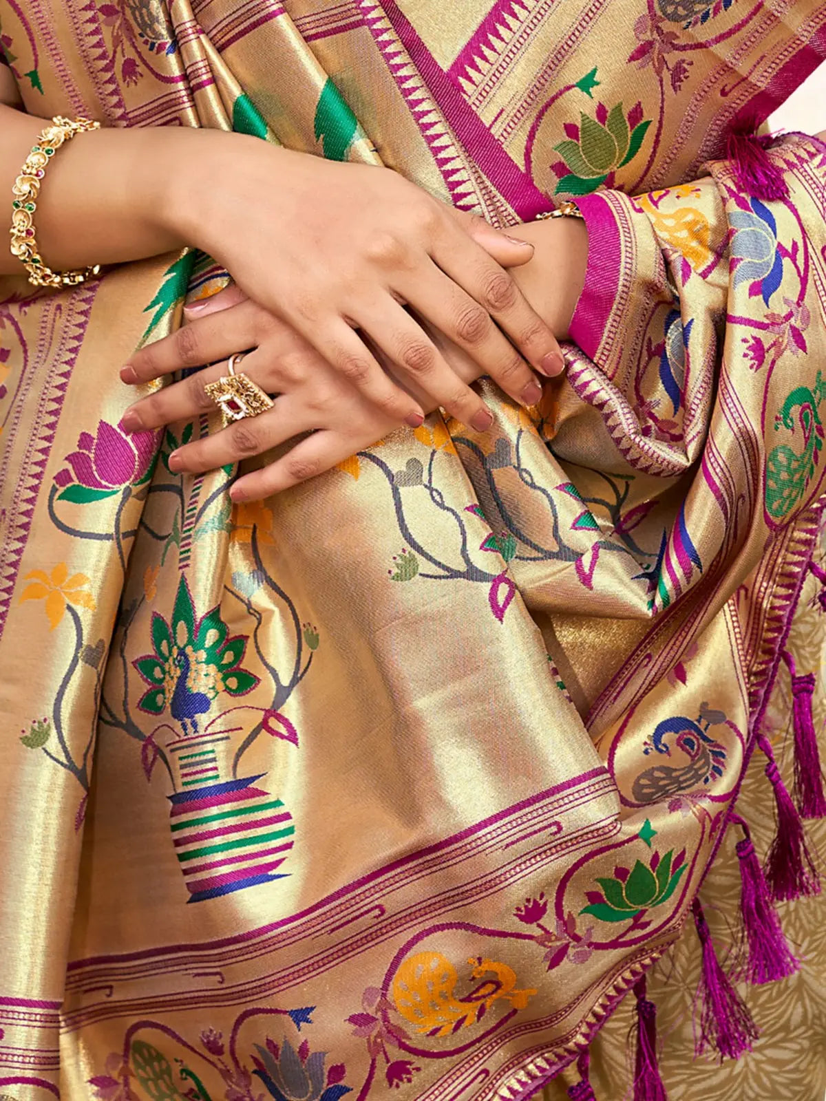 Tarani golden Kanjivaram silk saree closeup of weaving and border detailing