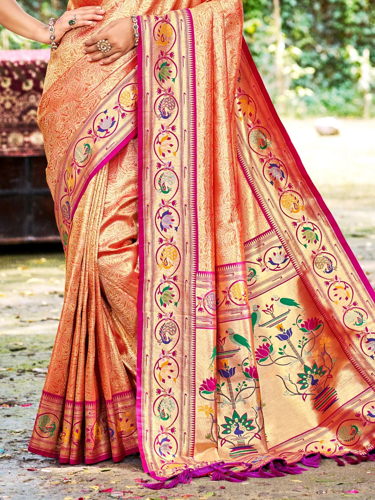 Tarani golden Kanjivaram silk Paithani border saree pallu-view for wedding wear