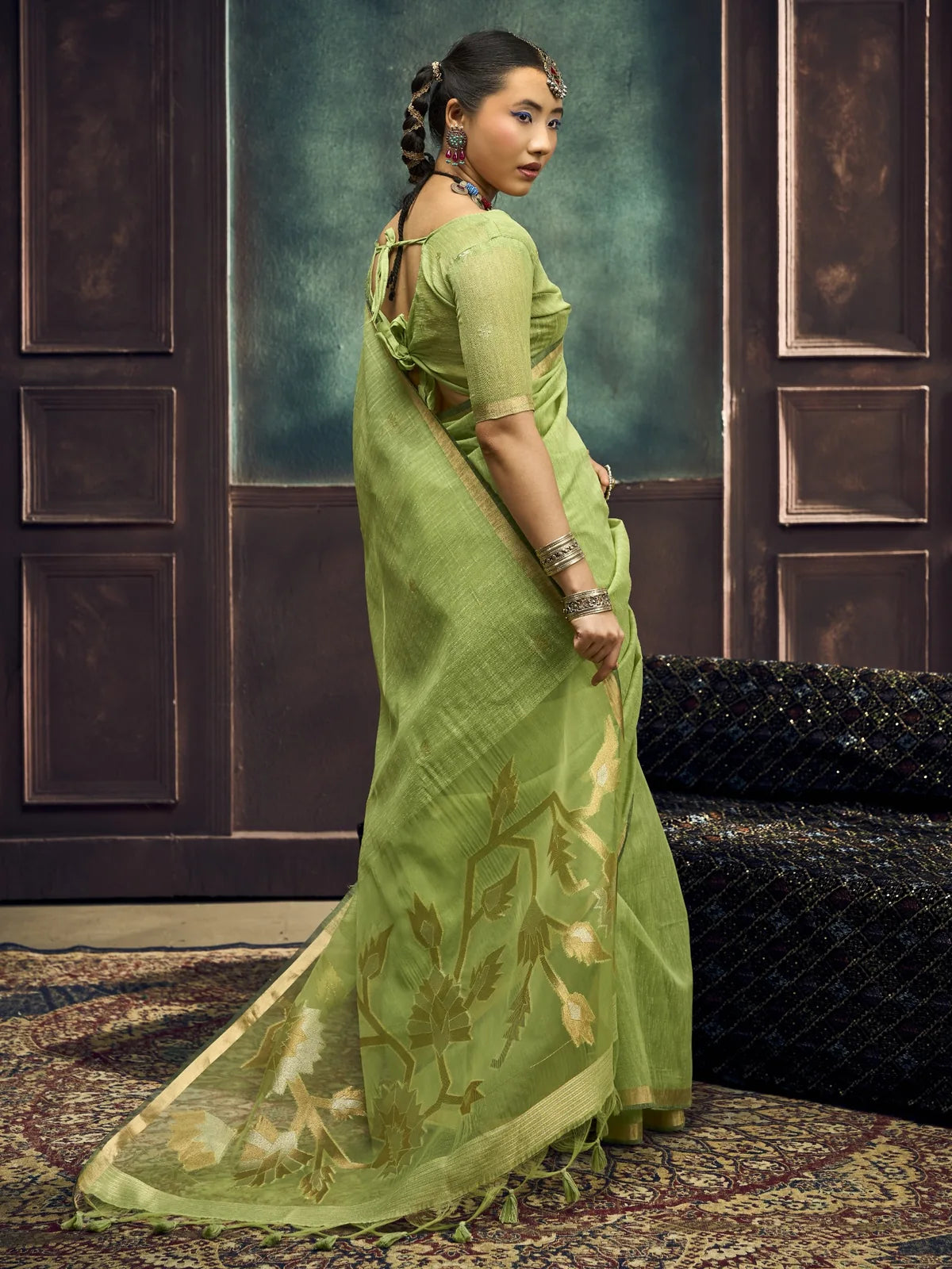 Tarani pure Munga silk handloom green saree back-view with woven pallu and blouse