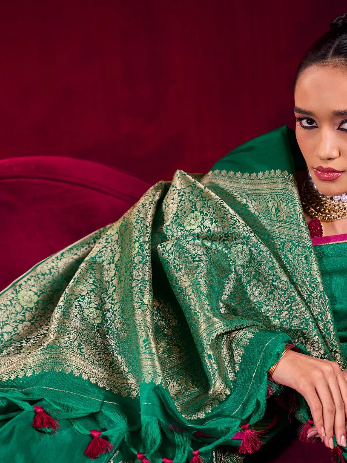 Tarani green satin linen handloom weaving silk saree closeup zari weaving detail