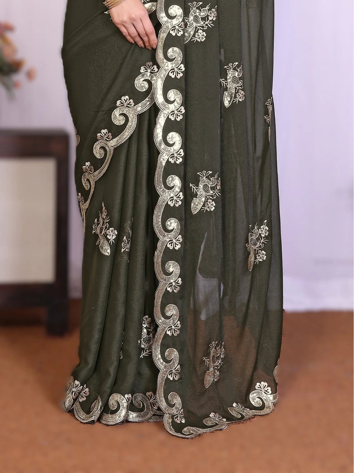 Tarani vilasitika Green Silk saree close up view for festive party and wedding wear