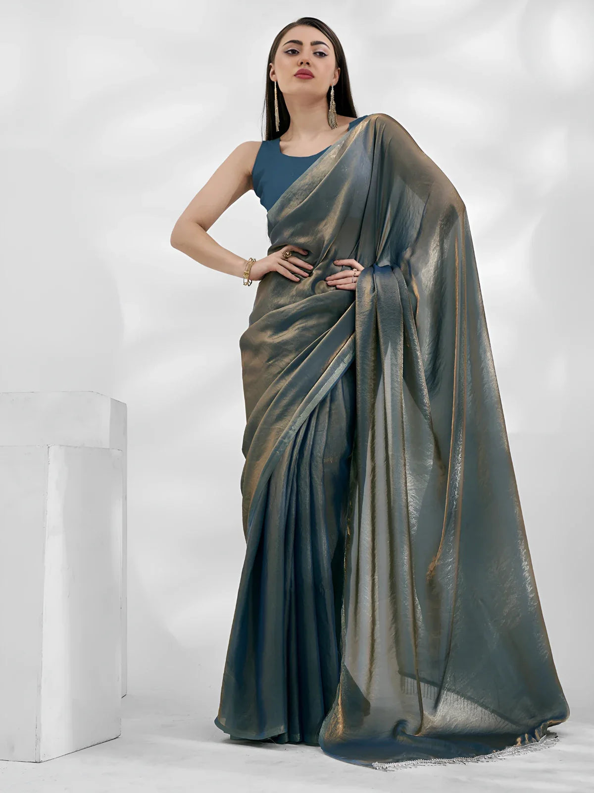 Tarani soft space silk green saree with subtle sheen and mono banglory blouse front full view