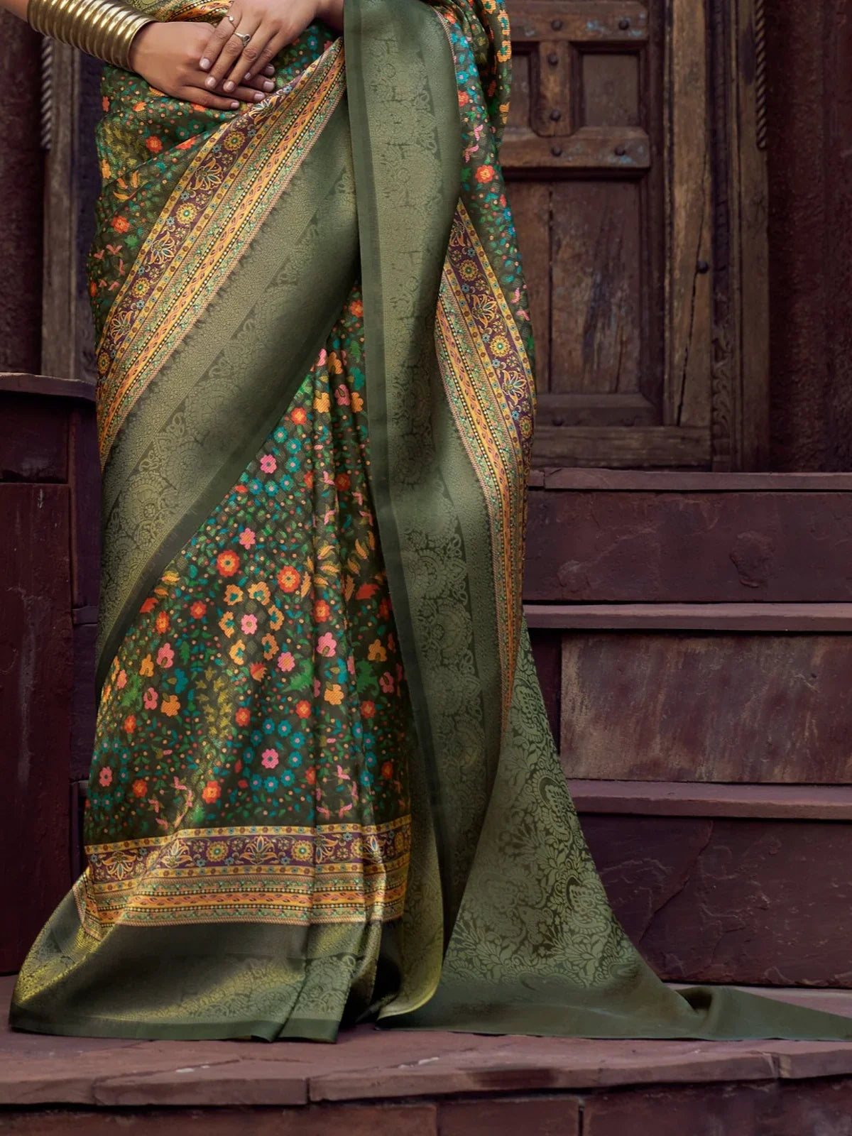 Tarani green silk saree pallu view with detailed floral woven butta and golden border