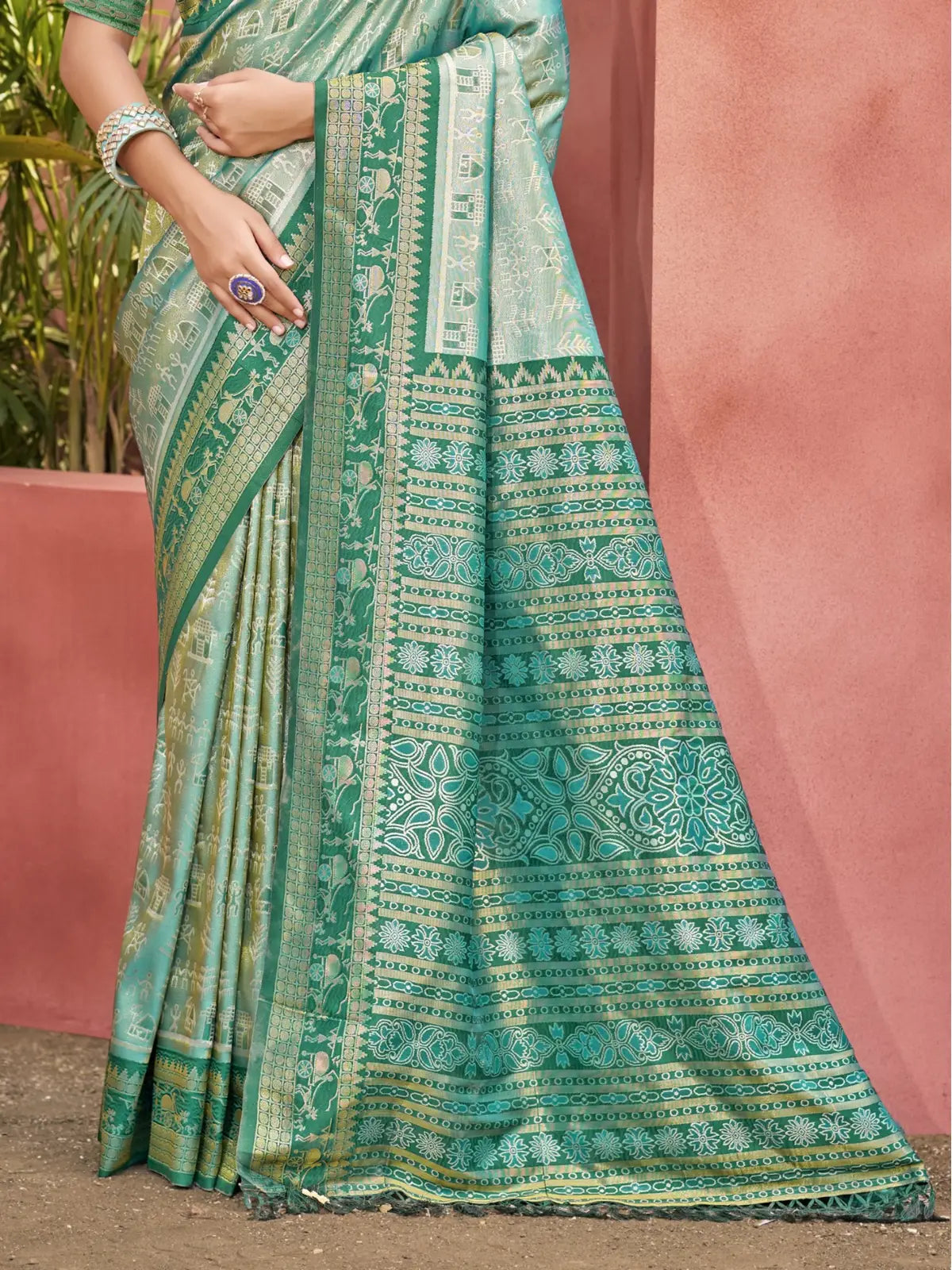 Tarani premium green kanjivaram silk saree pallu view highlighting woven patterns and traditional design