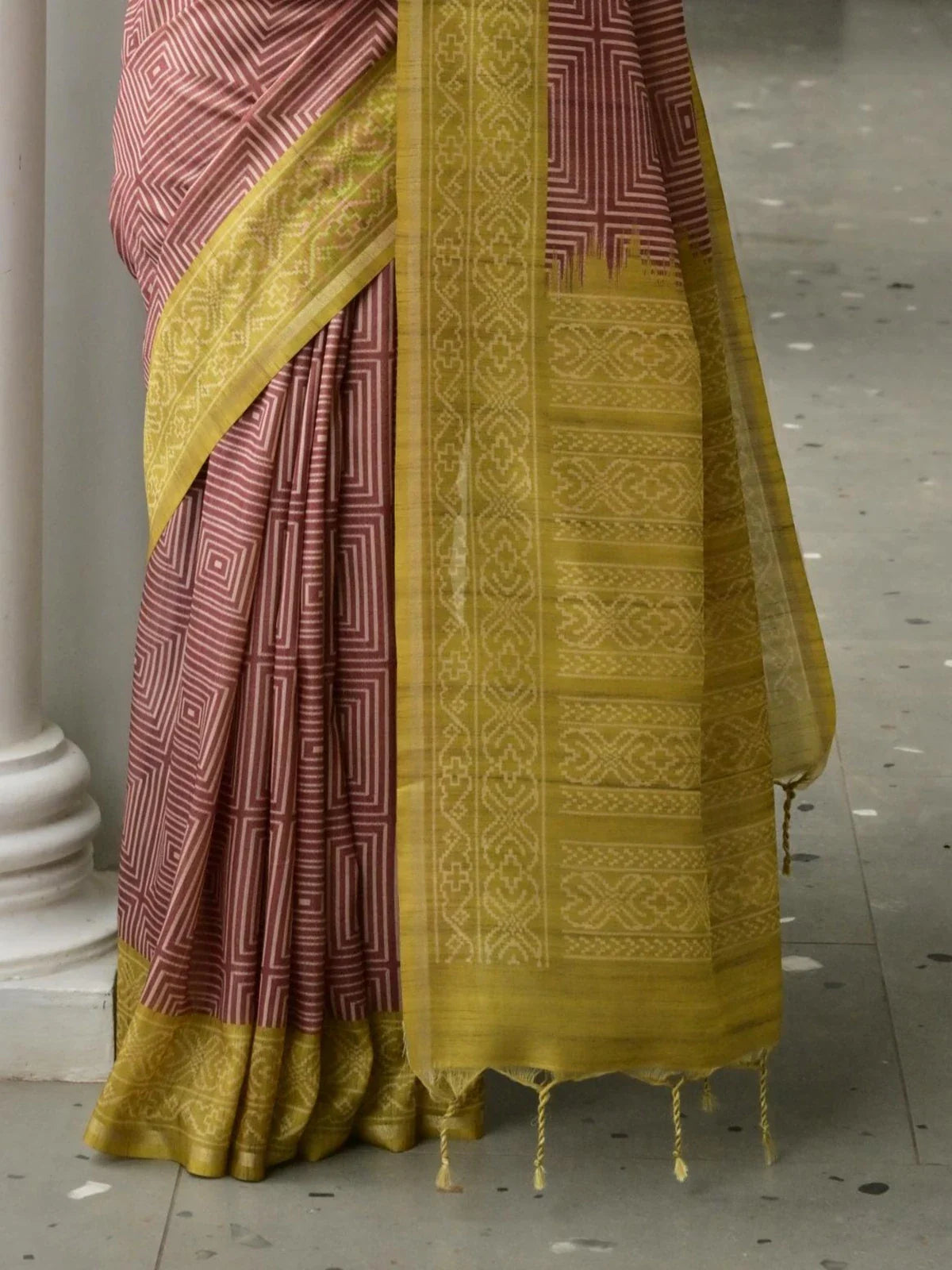 Tarani sajala Green Silk saree close up view for festive party and wedding wear