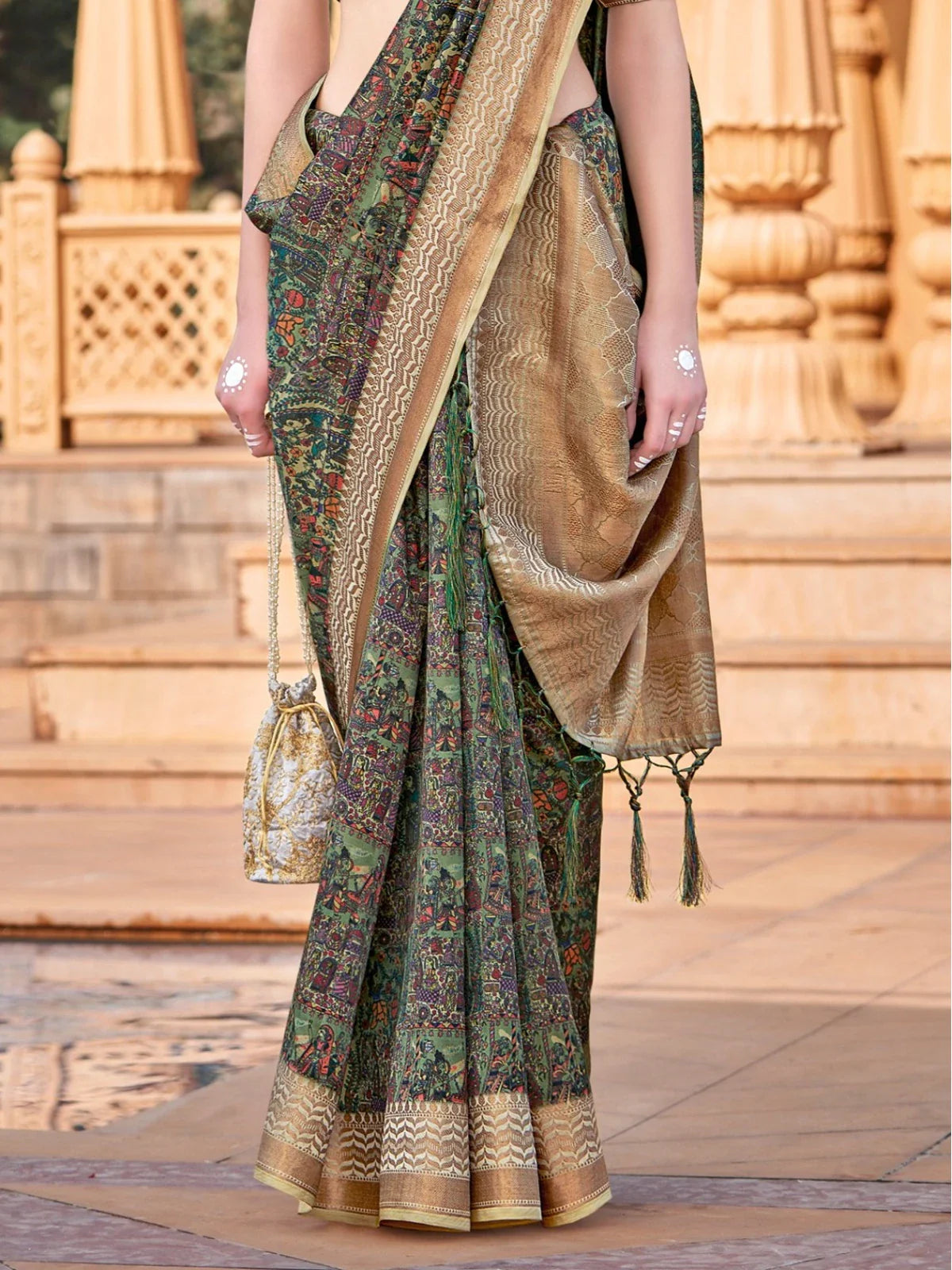 Tarani green silk saree detailed pallu and border view
