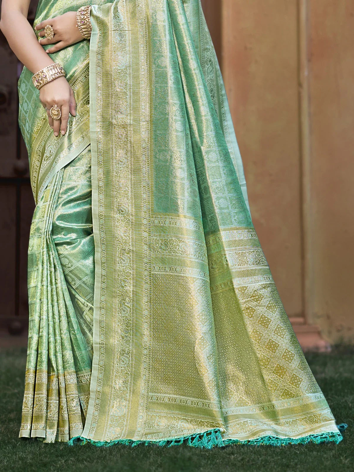 Tarani designer green kanjivaram silk saree pallu and border closeup