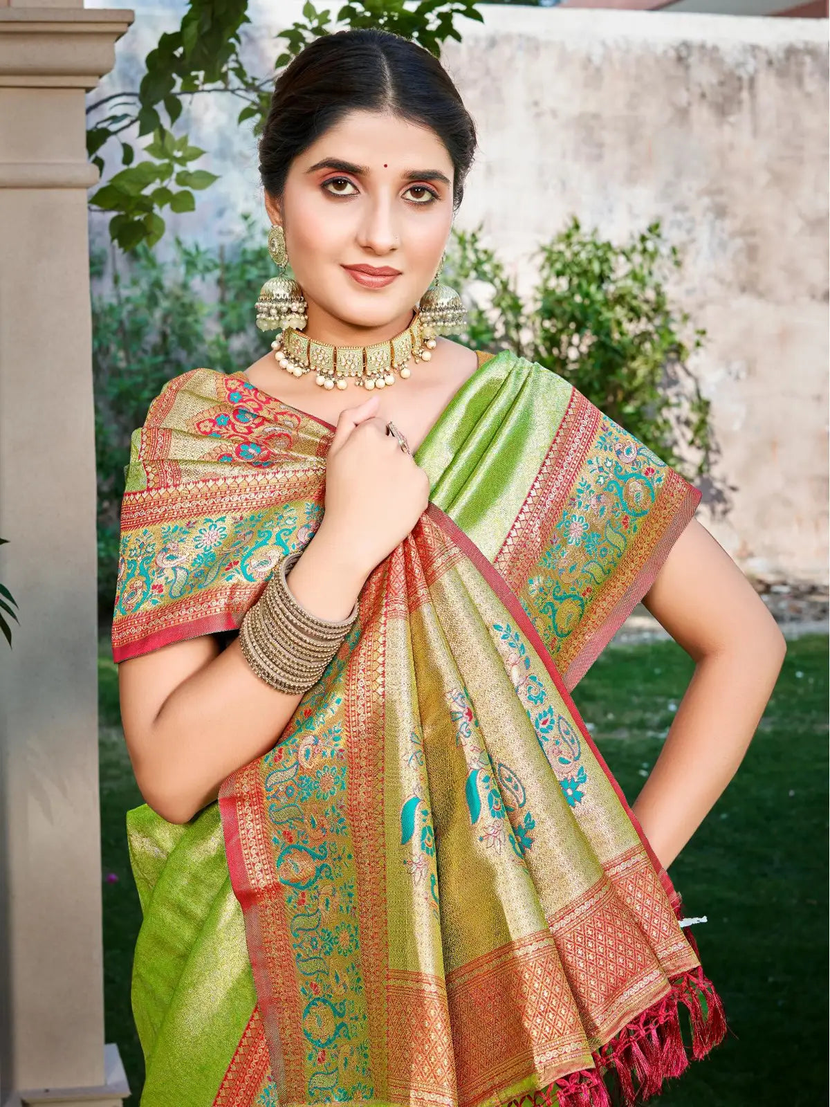 Tarani elegant green kanjivaram silk saree upper body view with golden pallu