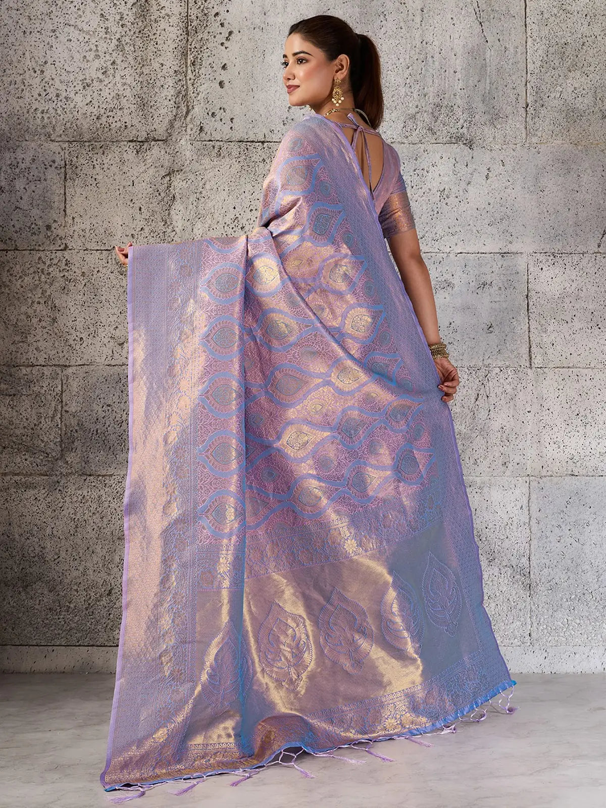 Tarani Suhani lavender Kanjivaram silk blend saree back view with graceful woven pallu