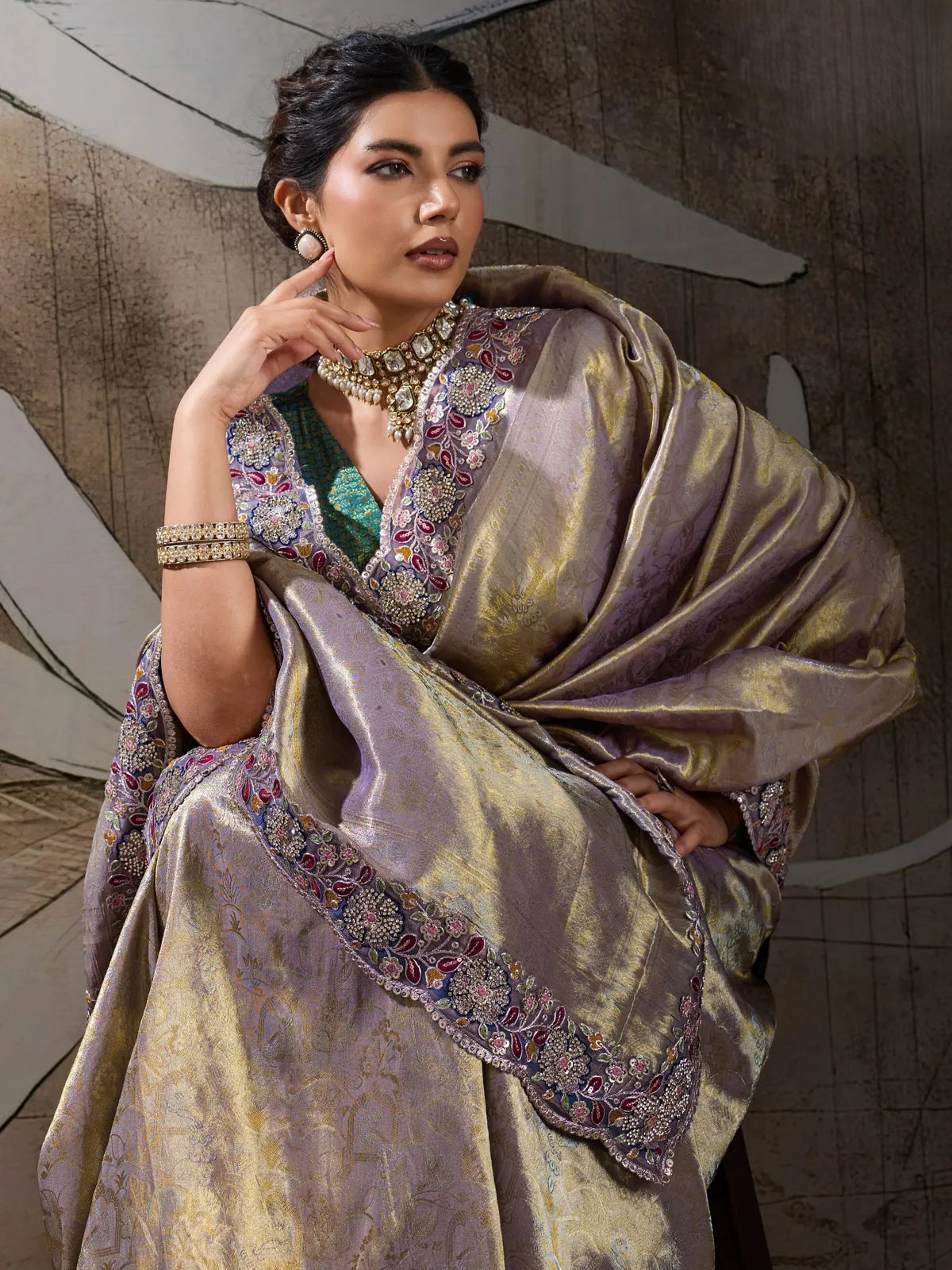 Tarani Banarasi jacquard silk saree in lavender with embroidered border closeup-view