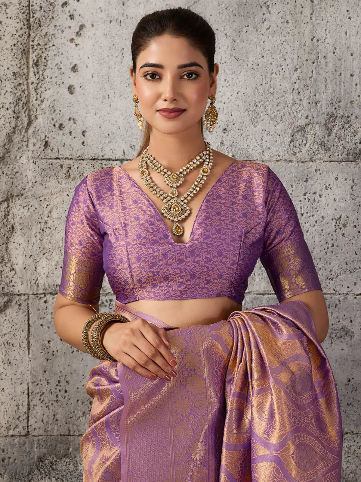 Tarani lavender Kanjivaram Silk Blend saree upper body view with zari blouse and woven details