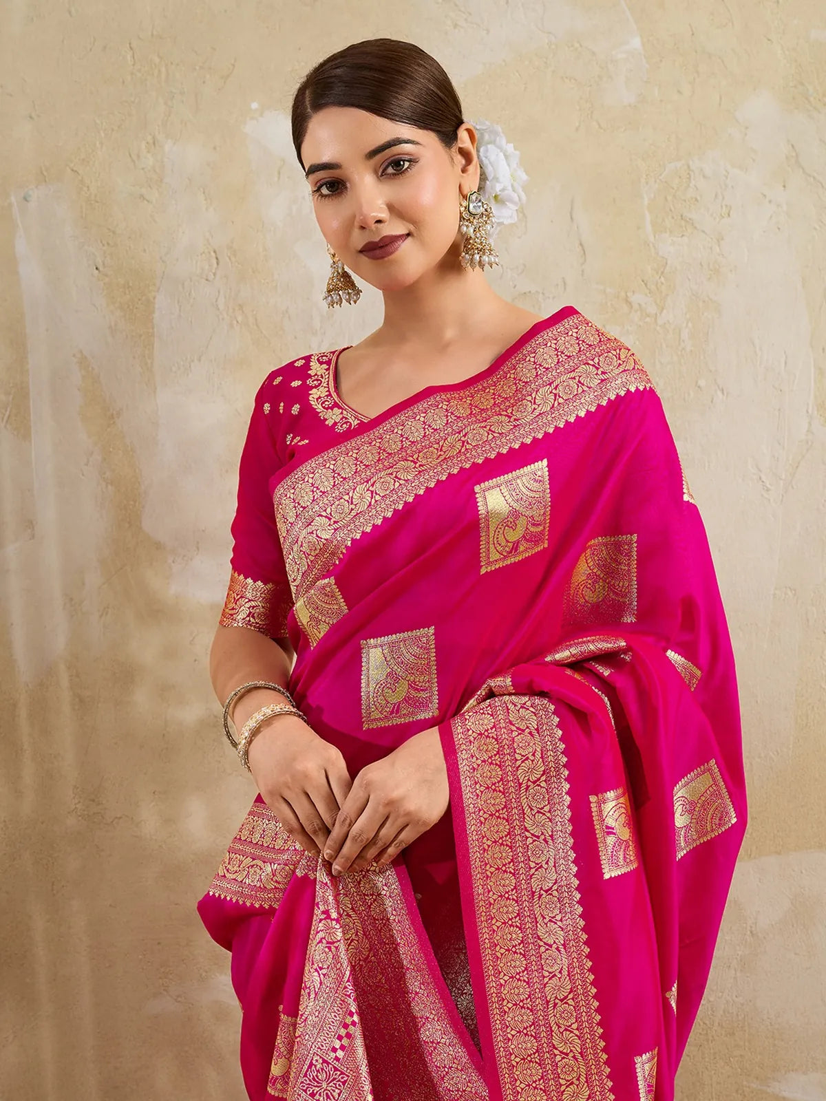 Tarani magenta silk blend zari work saree front pose with rich zari border
