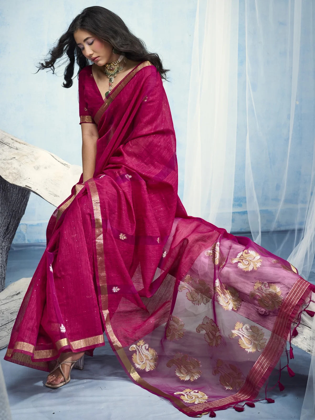 Tarani side view of magenta handloom saree with organza pallu