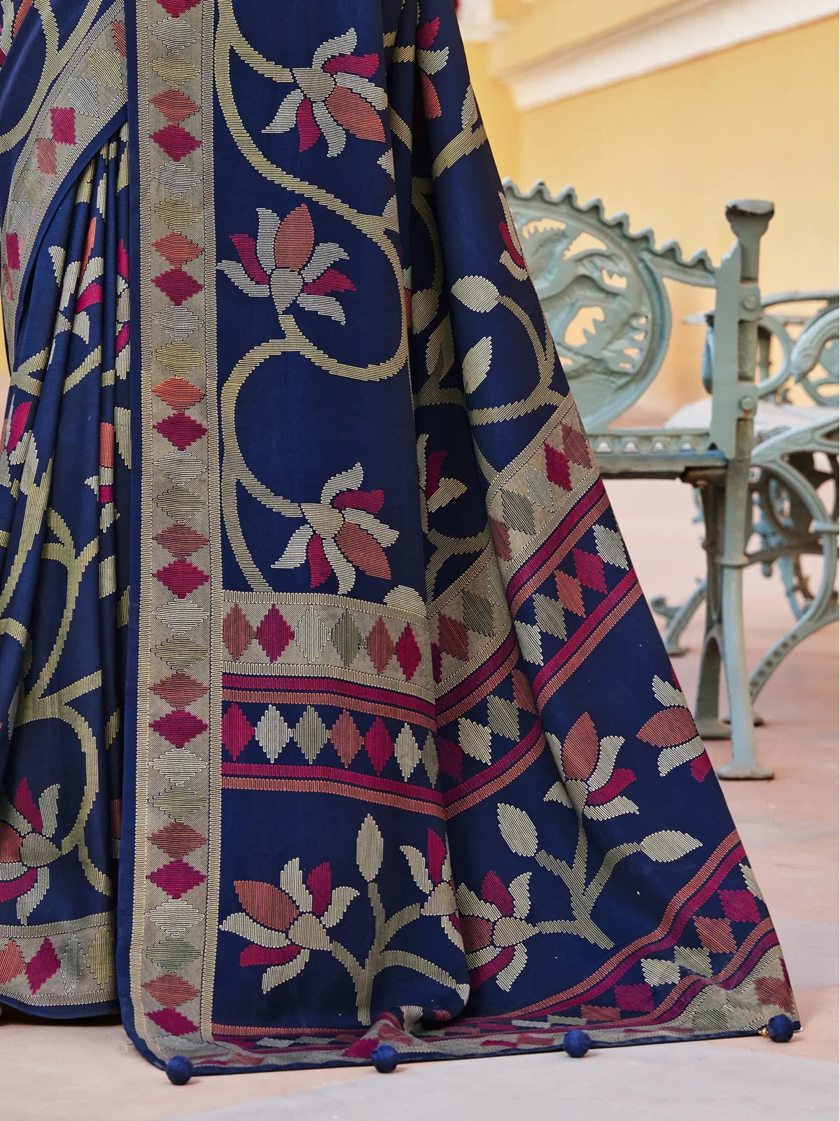 Tarani navy blue silk saree showcasing elegant pallu with traditional border detailing