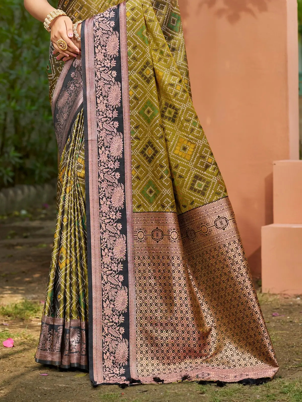 Tarani olive green soft silk saree pallu view with intricate weaving work and designer border