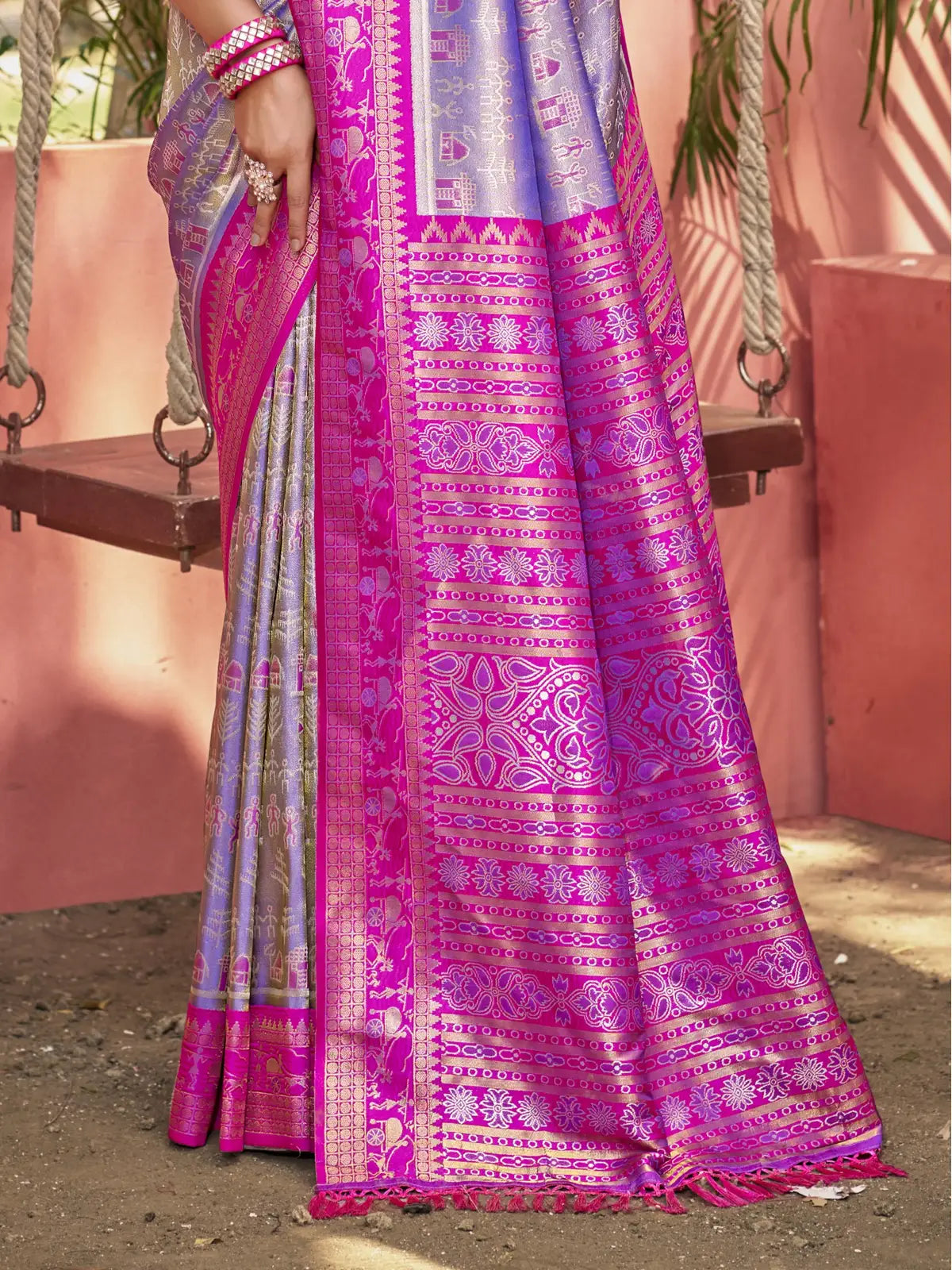 Tarani pink kanjivaram silk saree pallu view highlighting woven design
