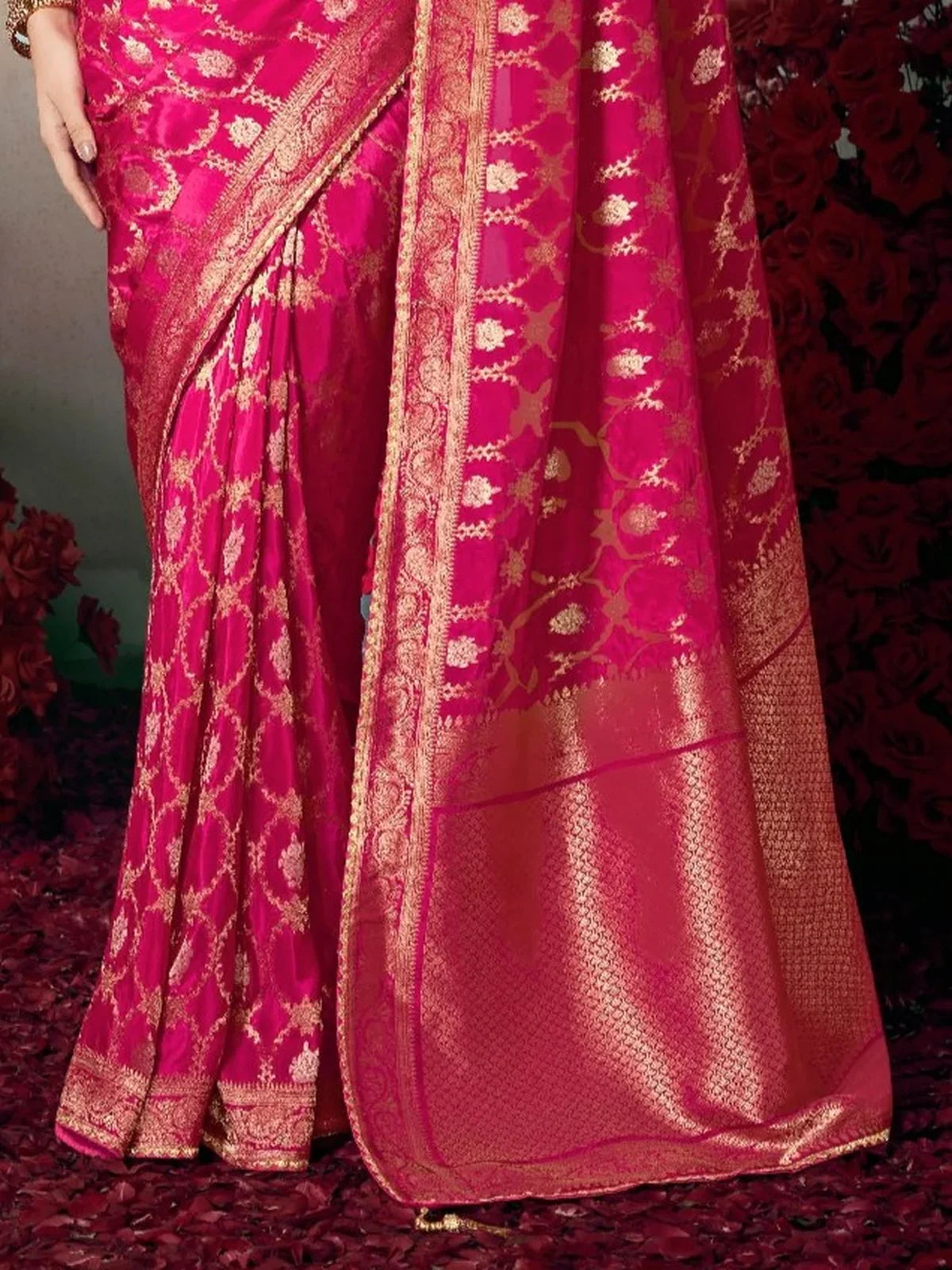 Tarani pink silk saree pallu with intricate golden weaving and border design