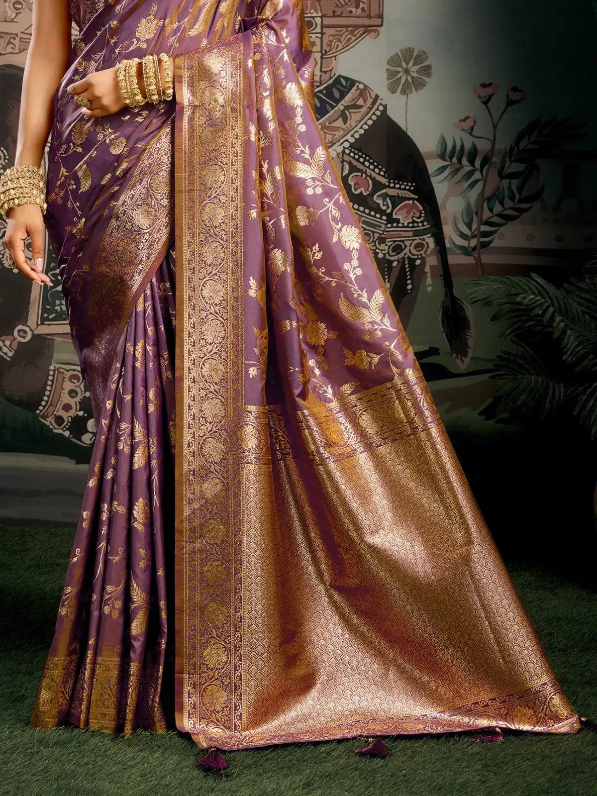 Tarani purple silk saree pallu view with rich zari pattern