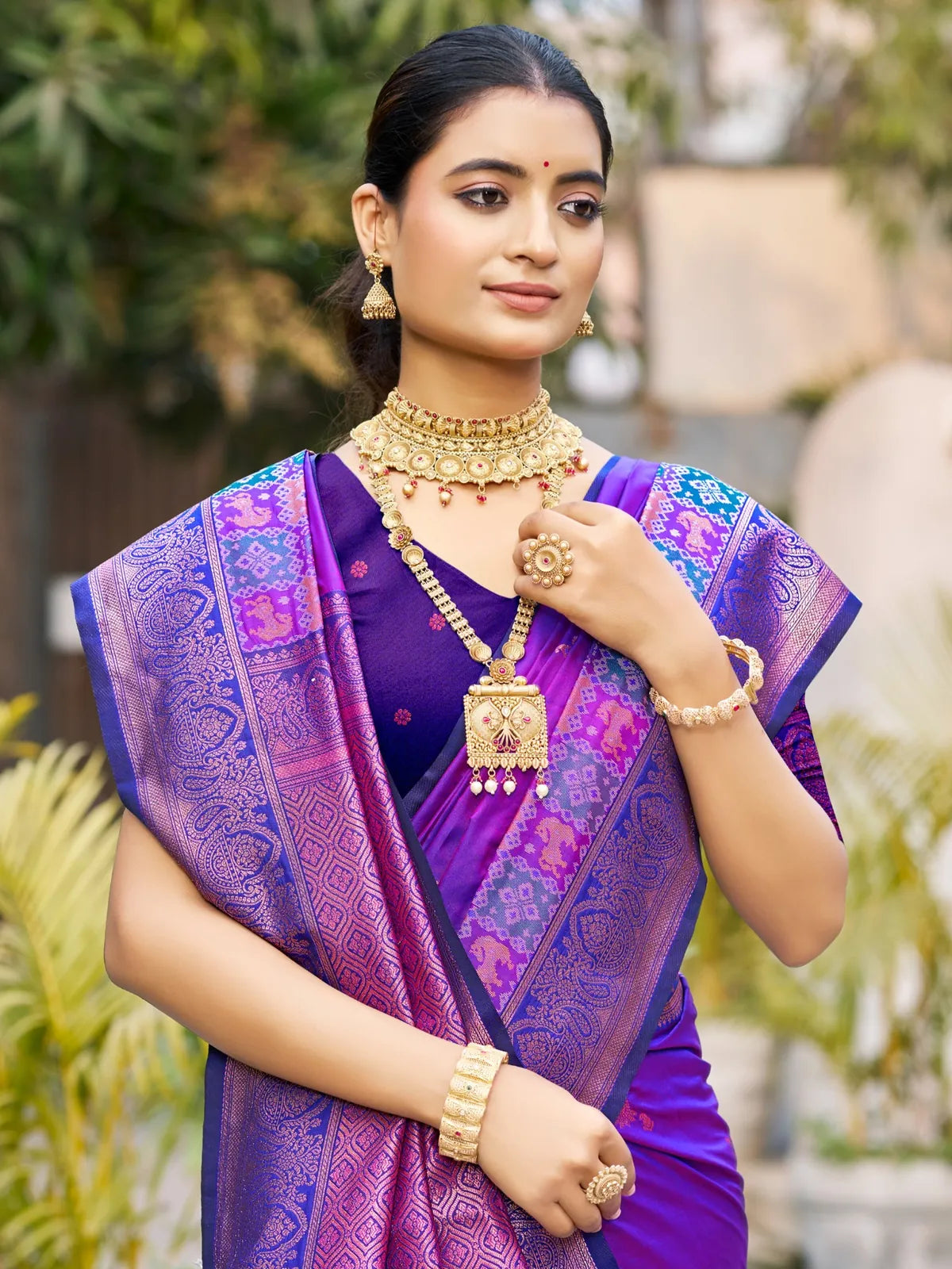 Tarani soft silk purple saree upper body view with woven zari border and contrast blouse detailing