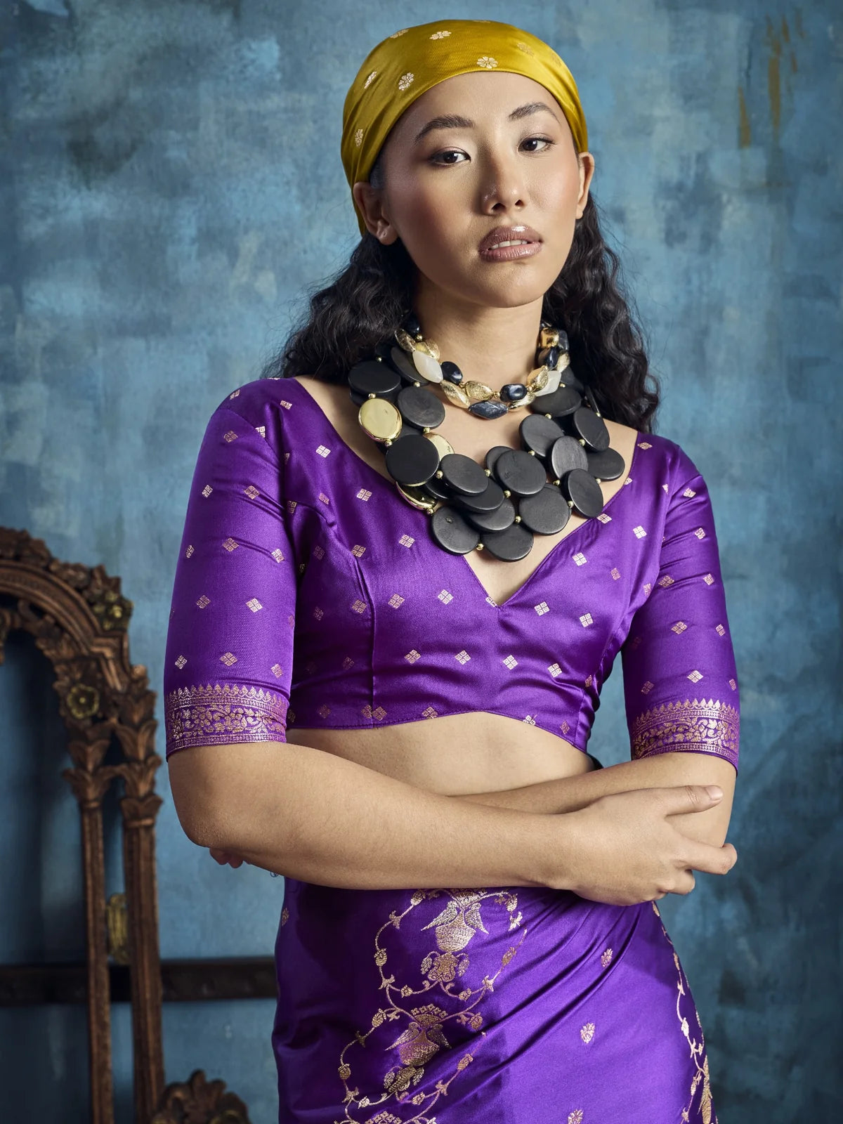 Tarani purple pure satin handloom weaving silk saree upper body blouse view with woven motifs