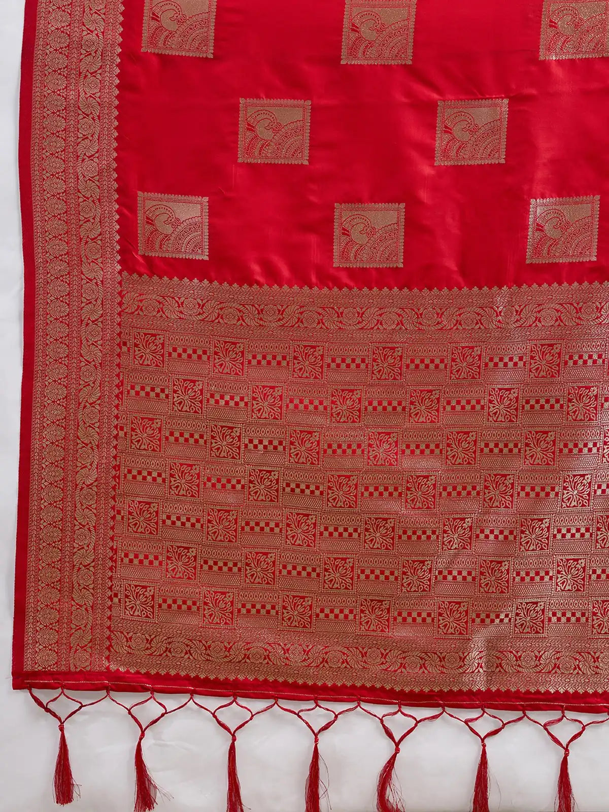 Tarani red silk blend zari work saree zari pallu and border closeup view