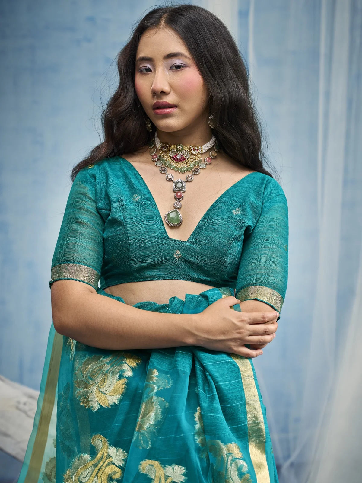 Tarani pure Munga Silk Handloom teal saree with organza pallu upper-body-view