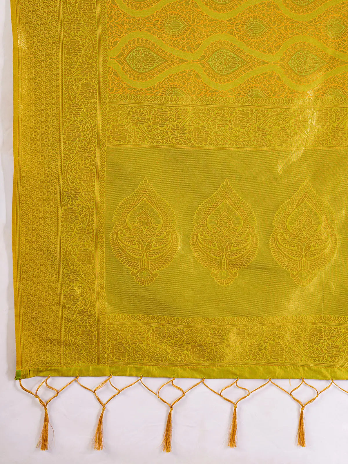 Tarani Rajvika yellow Kanjivaram silk blend saree closeup of pallu border and zari motifs