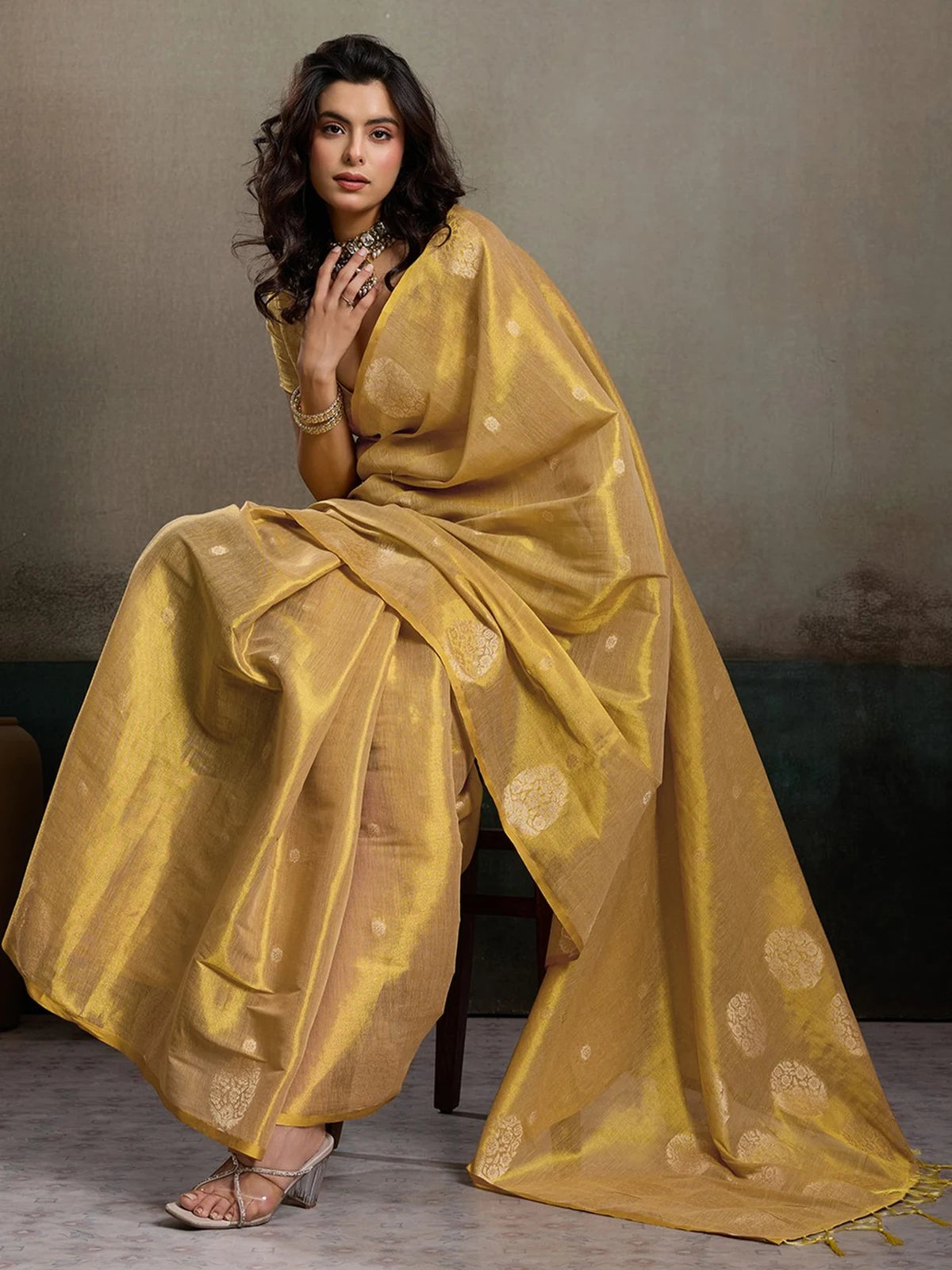 Tarani Samaira golden tissue silk saree pallu view with shimmering drape and tassel finish